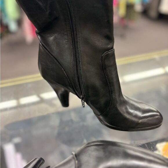 Worthington Ladies 8 Black Boots with 4" heel - Picture 3 of 6